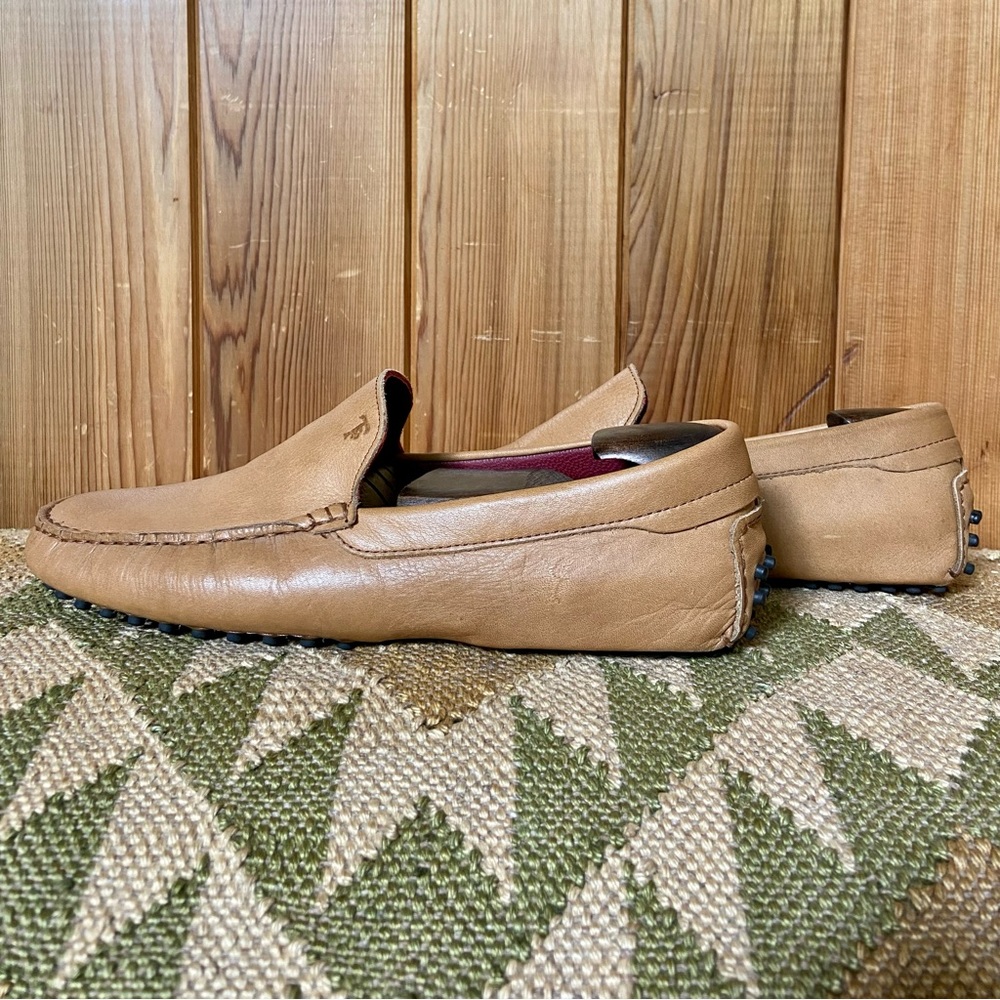 Tods Driving Shoes. Brown. 9.5US
